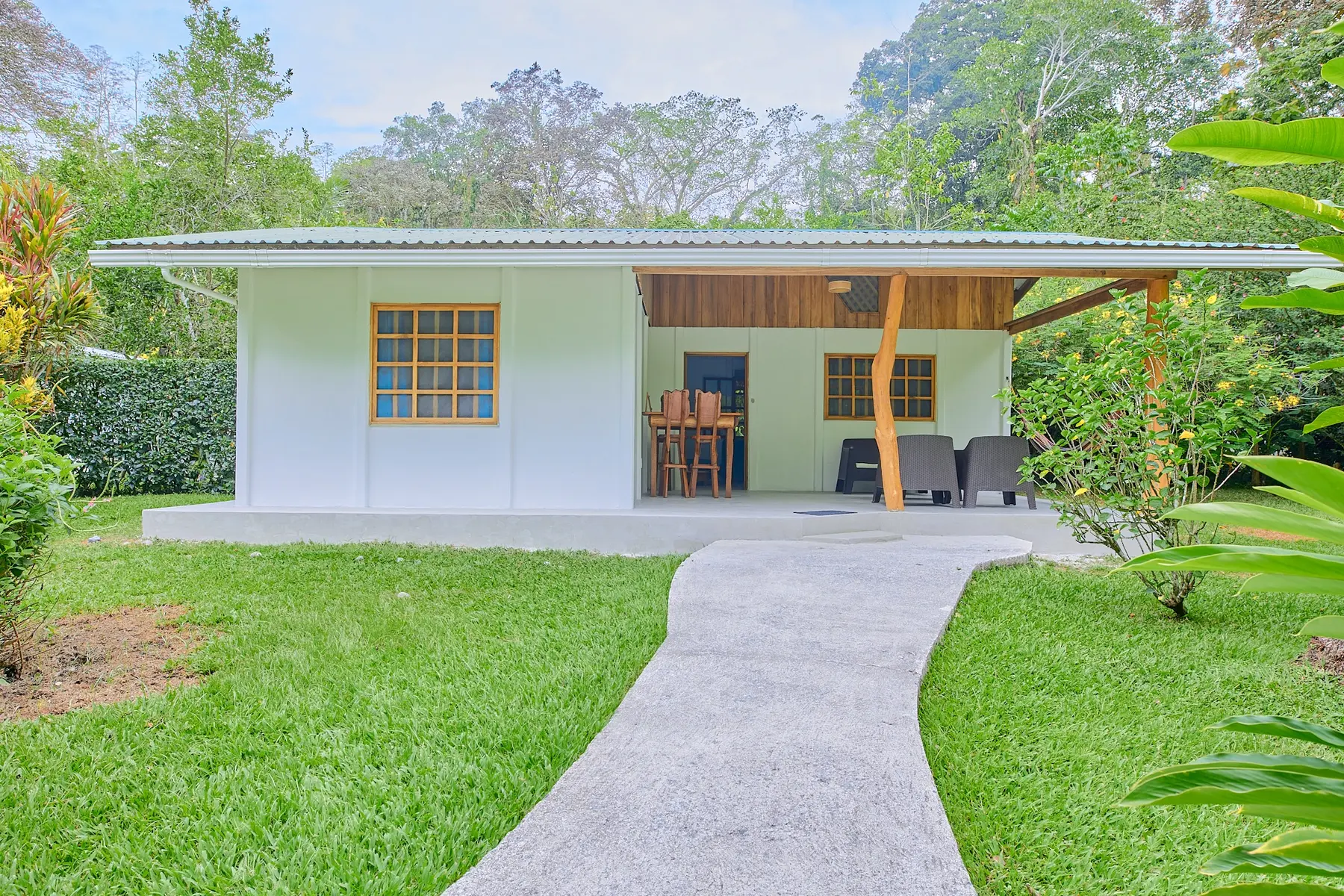 Casas Amarilla, Azul & Naranja at La Rana de Cahuita