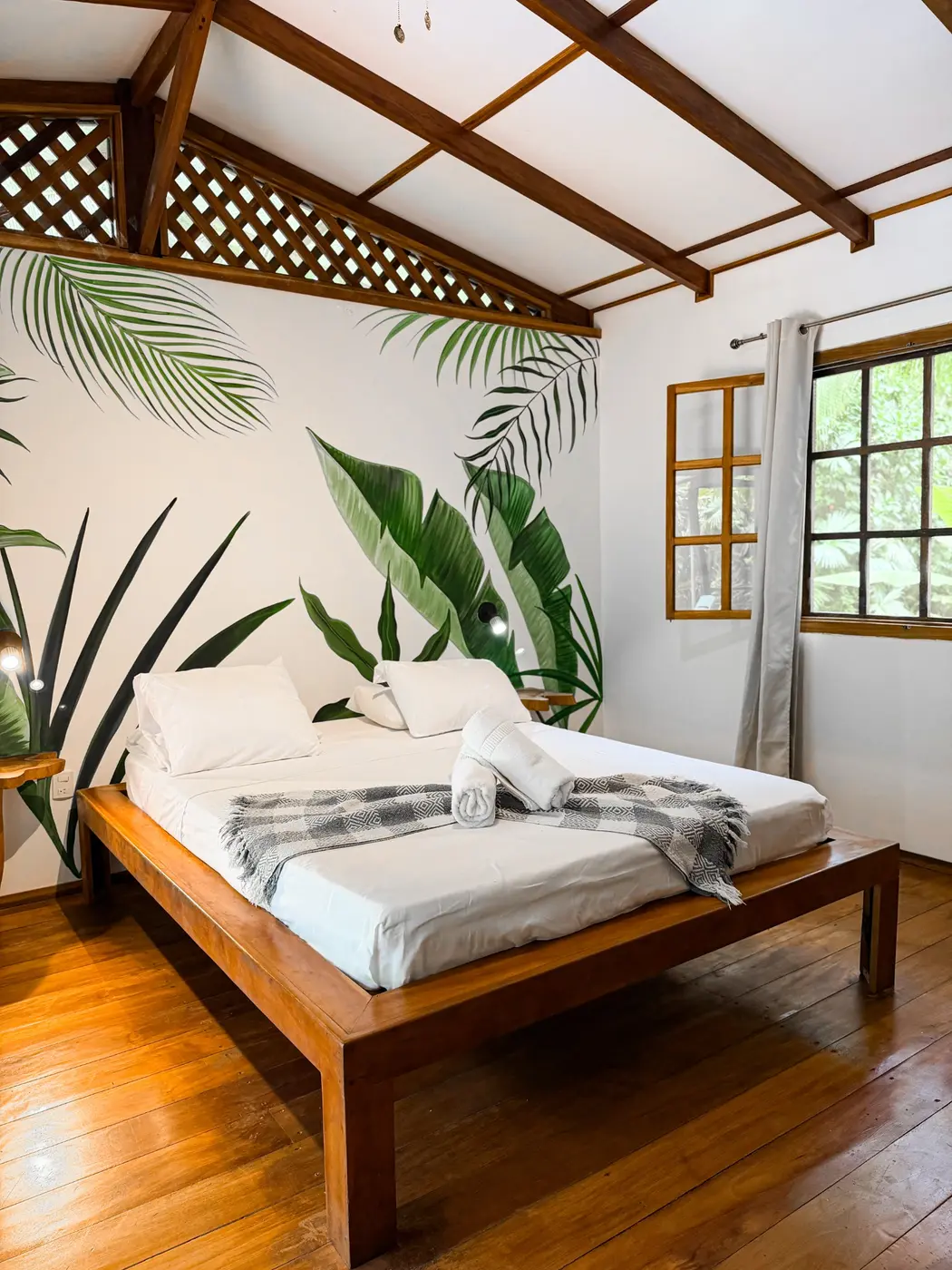 Casa Blanca queen-size bed and botanical mural