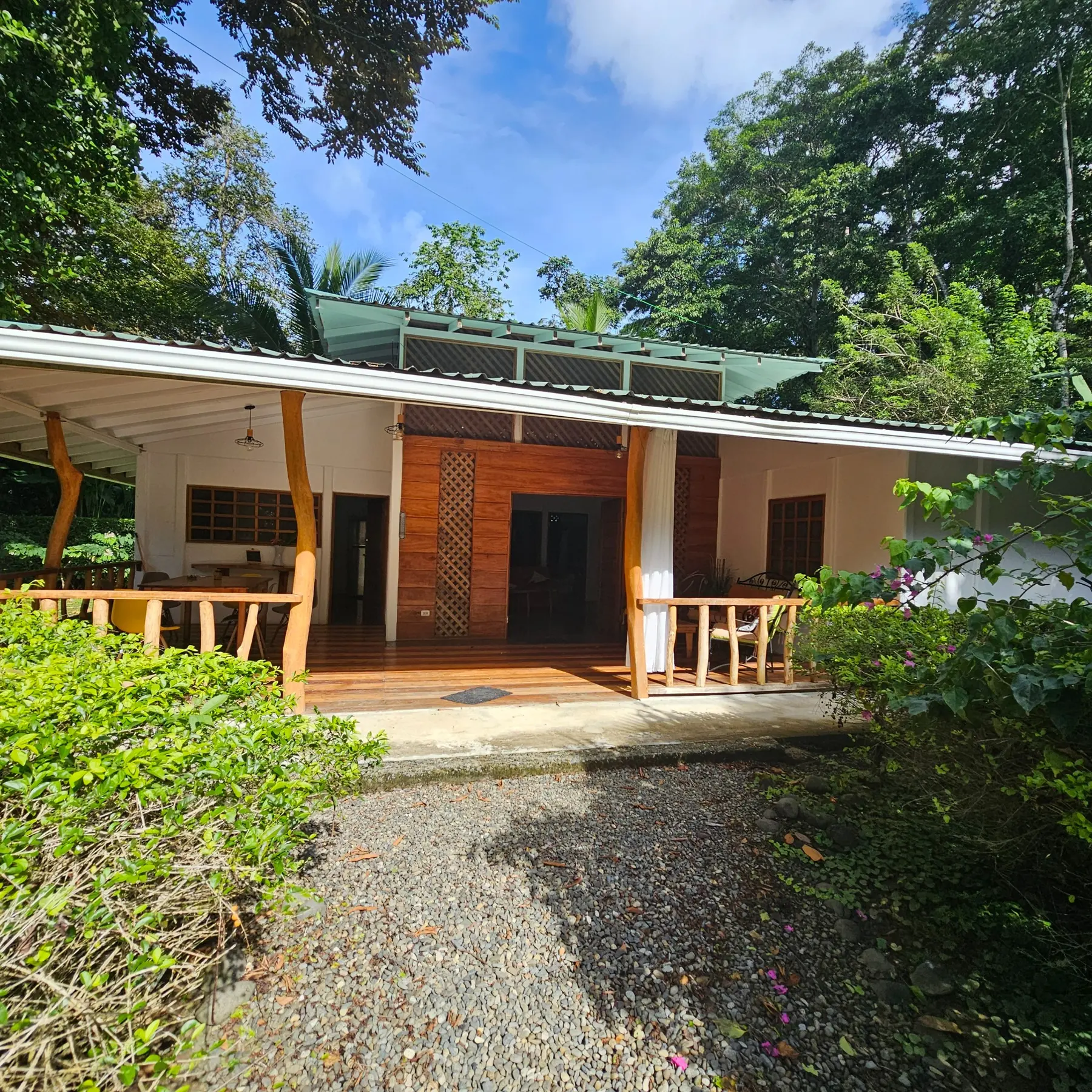 Casa Papagayo at La Rana de Cahuita